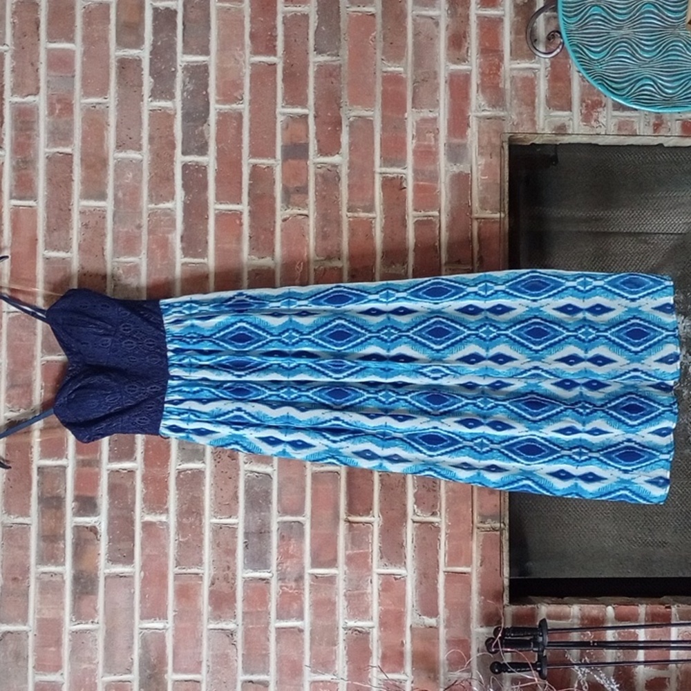 Dress - Picture 4 of 4